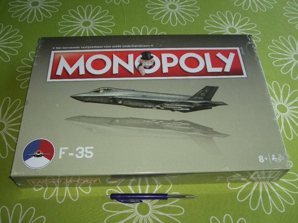 Nieuw in seal: Monopoly F-35 - JSF unieke uitgave, Een of twee spelers, Ophalen of Verzenden, Zo goed als nieuw