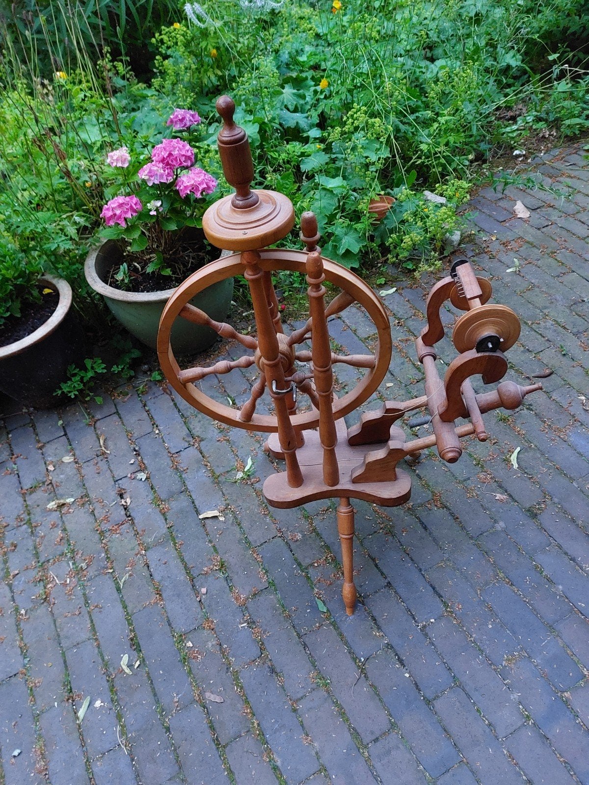 Gratis ophalen klein spinnewiel opknapper, Hobby en Vrije tijd, Spinnewielen en Spinnen, Verzenden, Gebruikt, Spinnewiel
