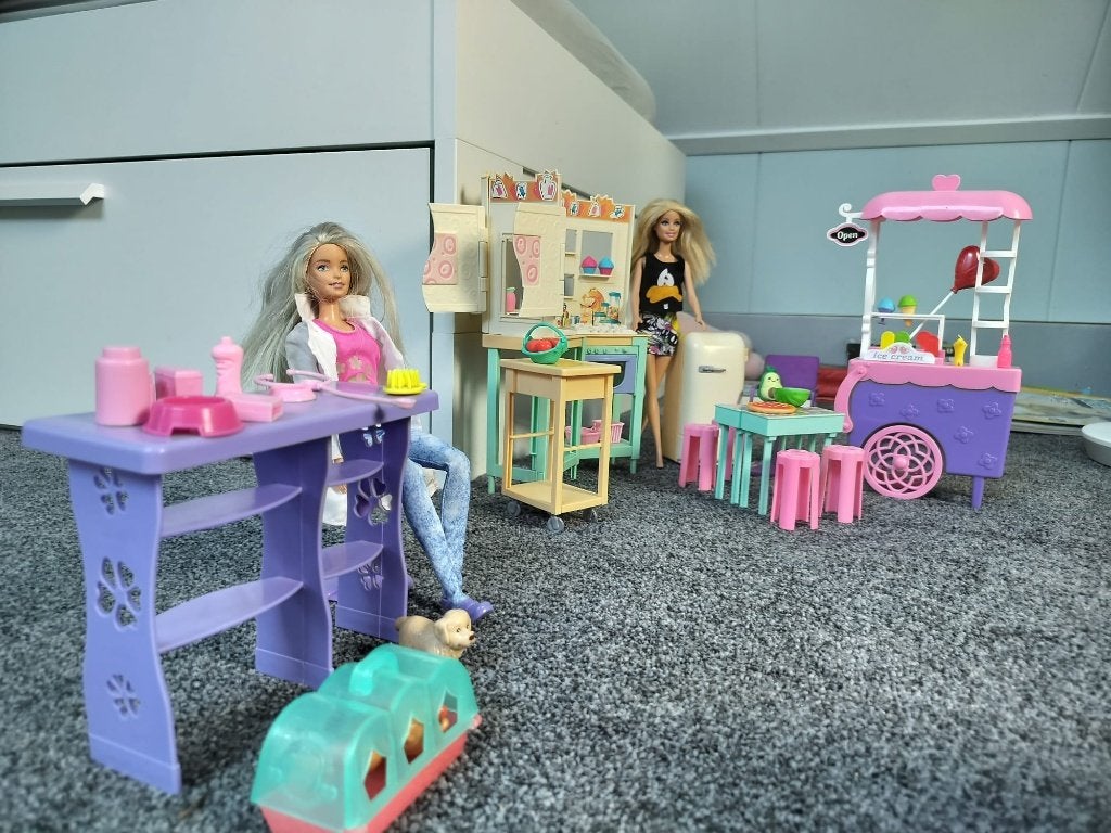 Barbie buitenkeuken én dierenarts én ijscowagen, Ophalen of Verzenden, Gebruikt, Barbie