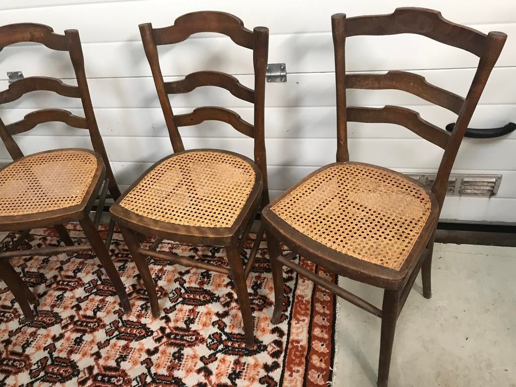 Set van 4 vintage houten stoelen met rieten webbing zitting, Antiek en Kunst, Antiek | Meubels | Stoelen en Banken, Ophalen