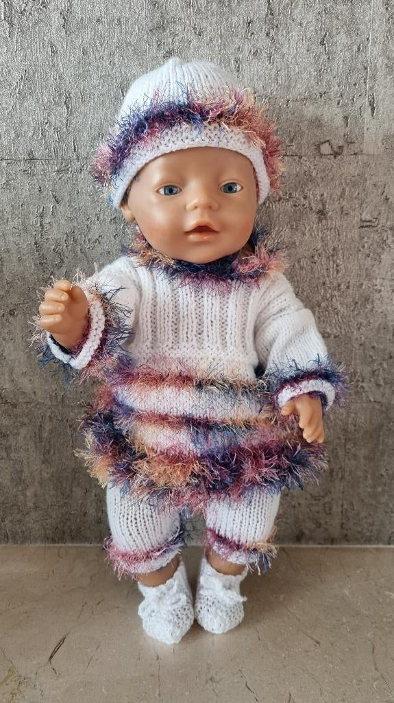 Gebreide poppenkleding wit - bont/veelkleurig (40-45 cm) C, Ophalen of Verzenden, Nieuw, Babypop