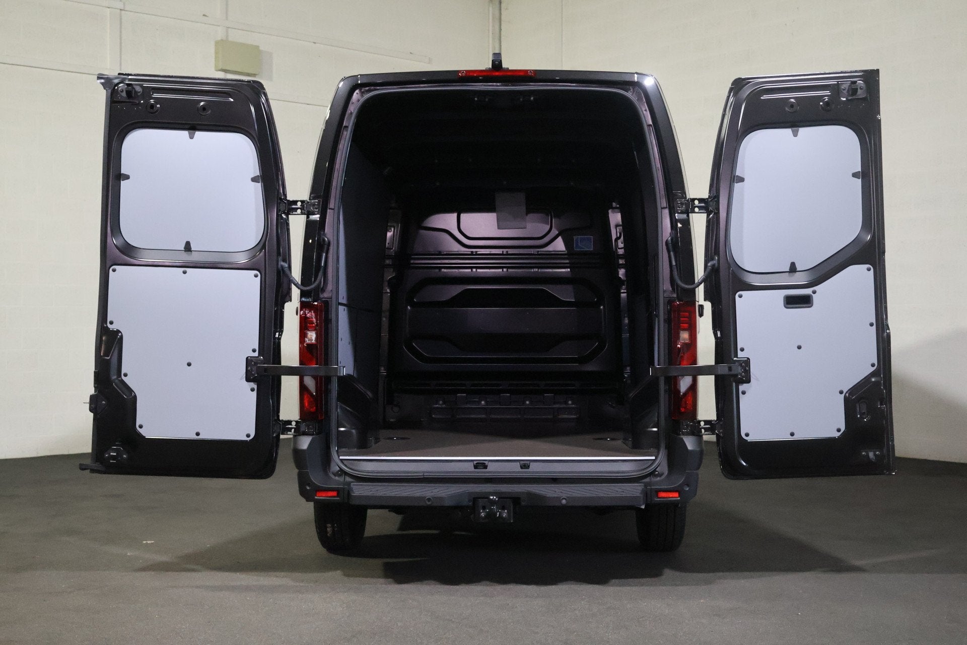 Renault Master E-Tech T35 L2H2 Extra long range 87 kWh, Auto's, Gebruikt, 143 pk, Renault, Zwart