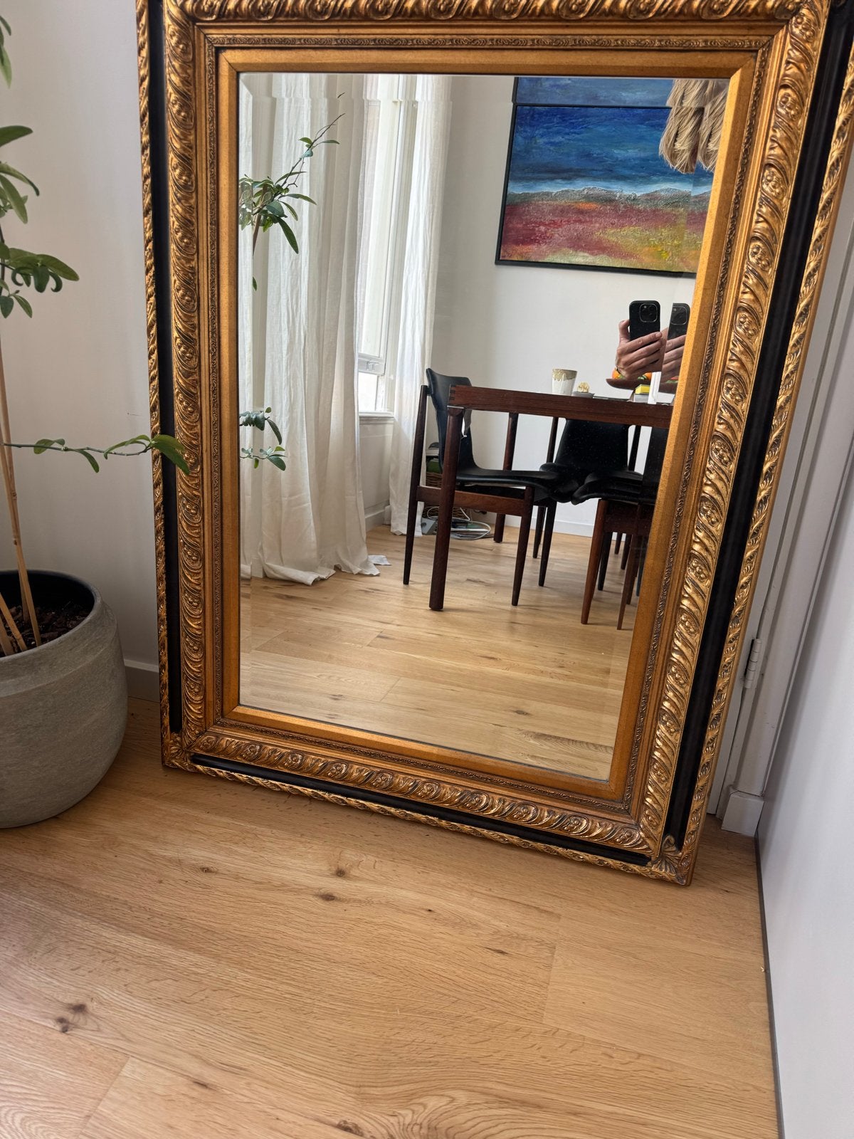 Grote vintage spiegel met sierlijke gouden lijst, Huis en Inrichting, Woonaccessoires | Spiegels, Ophalen, Gebruikt, 100 tot 150 cm