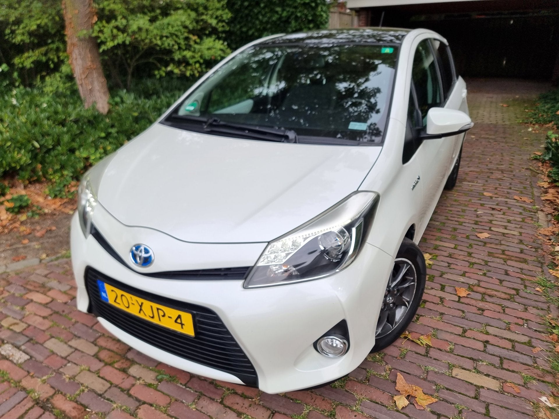 Toyota Yaris 1.5 Full Hybrid Dynamic Pano/Camera/Half leder, Auto's, Euro 5, 1497 cc, Gebruikt, Zwart