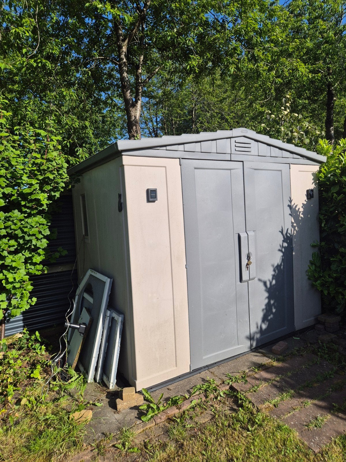Keter kunststof schuur 1,77 x 2,49 m - Ideaal voor opslag, Ophalen, Gebruikt, Kunststof, Overige typen