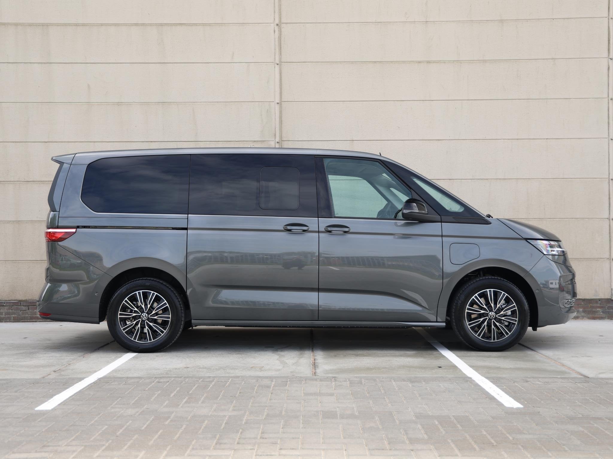 Volkswagen Multivan Economy Business L2 1.5 eHybrid EU6 180, Auto's, Volkswagen, Automaat, Stof, 1498 cc, Euro 6