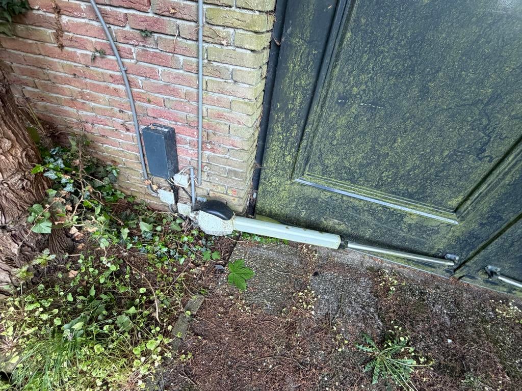 Twee elektrische poortopeners met afstandsbediening, Doe-het-zelf en Verbouw, Ophalen of Verzenden, Gebruikt, Overige typen