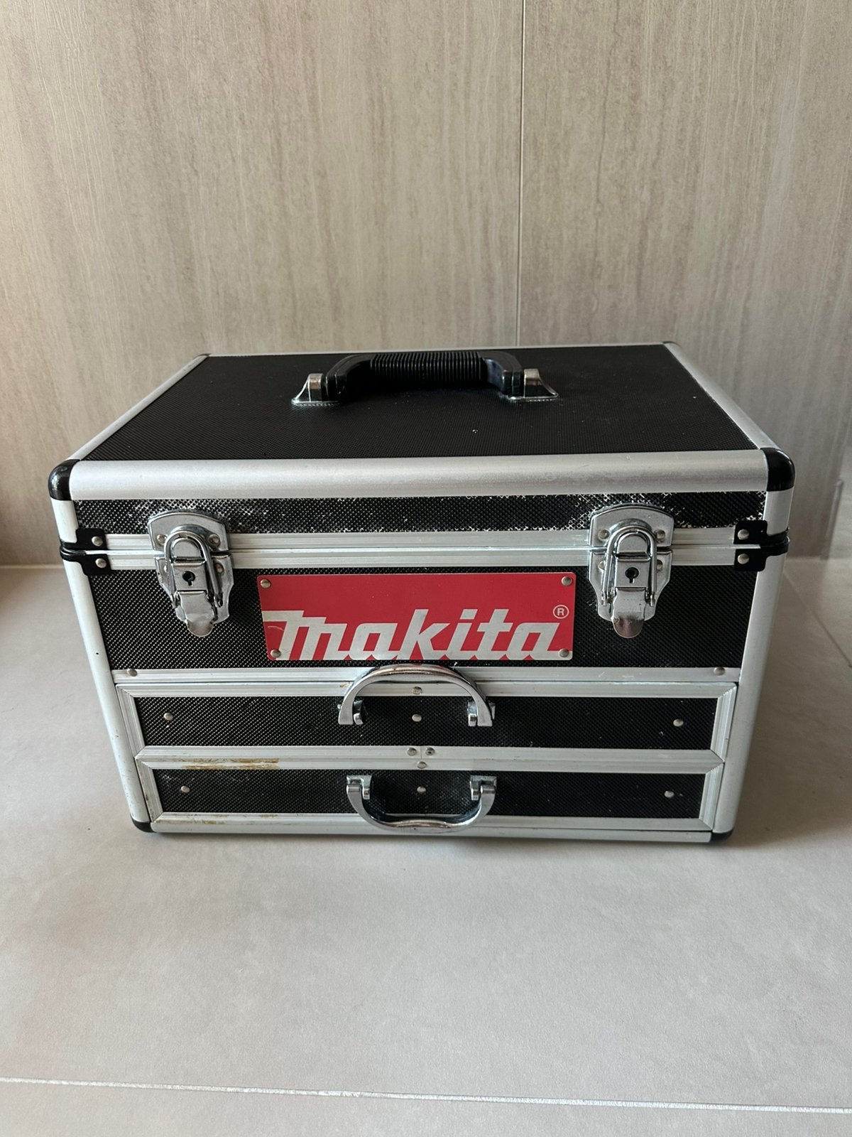 MAKITA schroefmachine plus oplader in luxe kist met laden, Doe-het-zelf en Verbouw, Gereedschap | Machine-onderdelen en Toebehoren