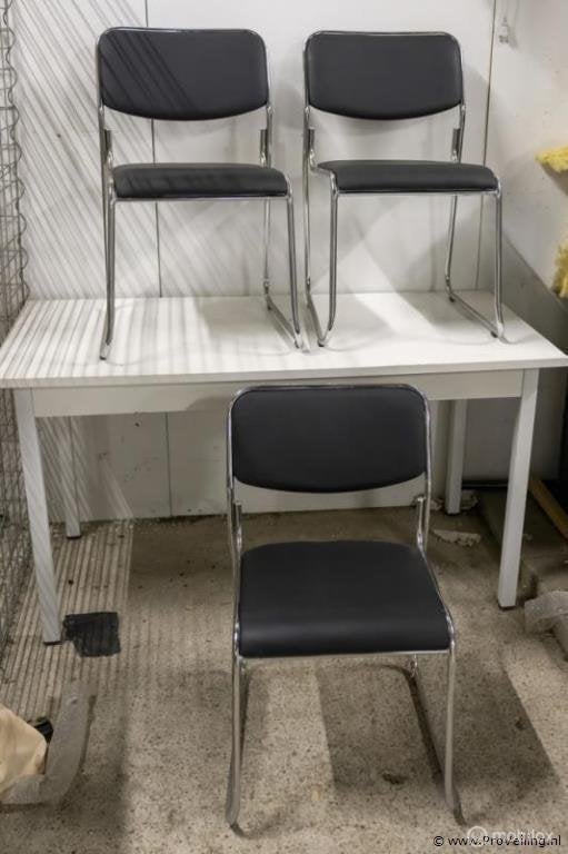Online Veiling: Stapelstoelen - 3 stuks, Nieuw