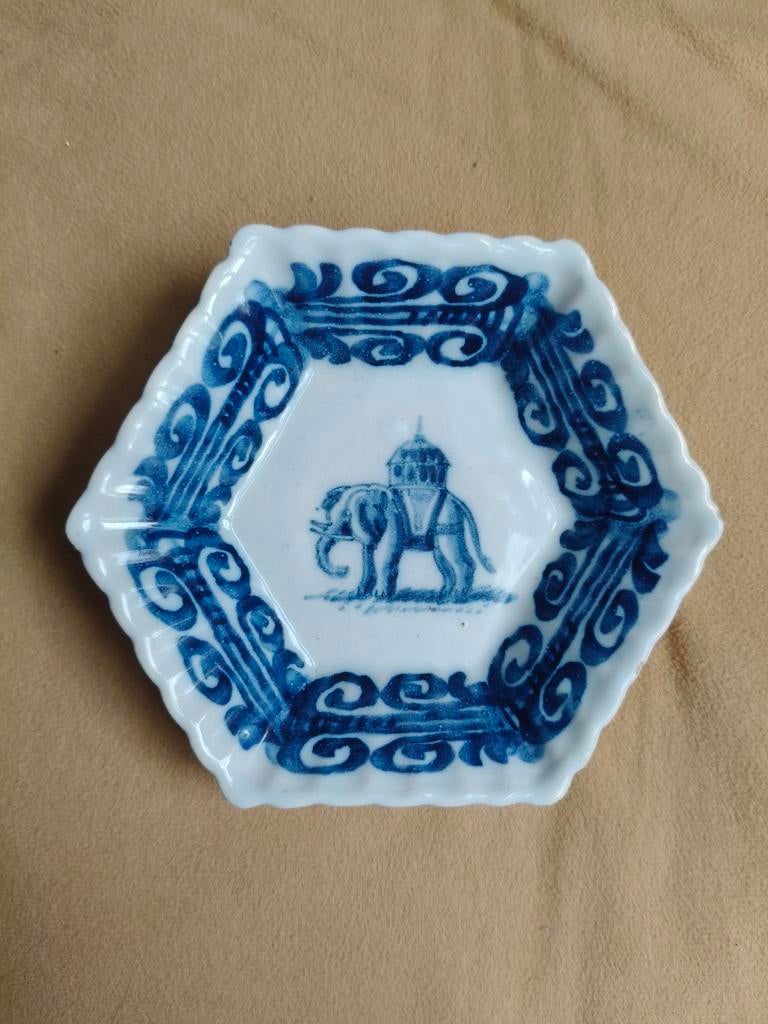Zeskant schaaltje met olifant vanTichelaar Makkum., Ophalen of Verzenden