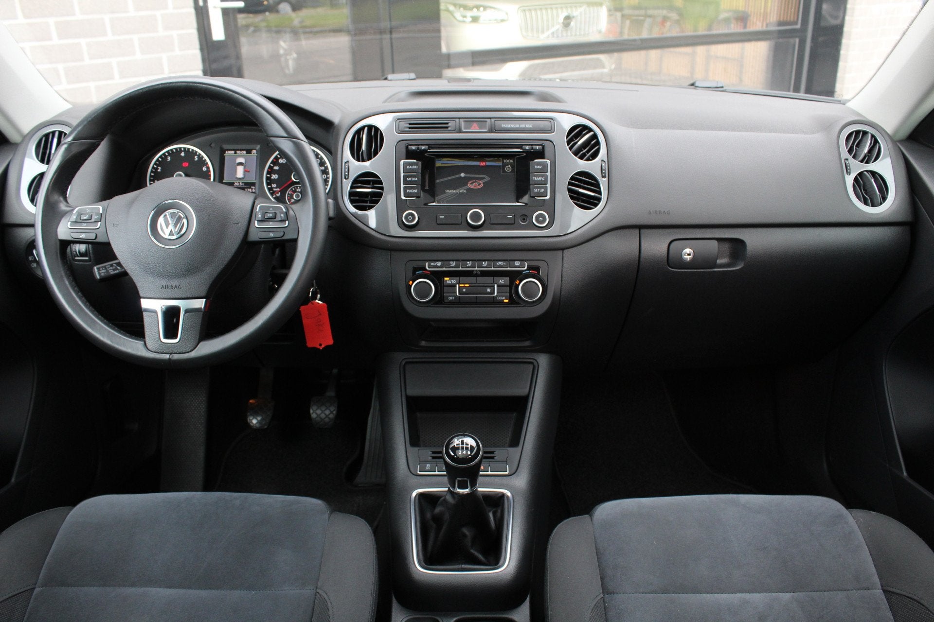 Volkswagen Tiguan 1.4 TSI Sport&Style / Panoramadak / Naviga, Voorwielaandrijving, Euro 5, 15 km/l, 4 cilinders