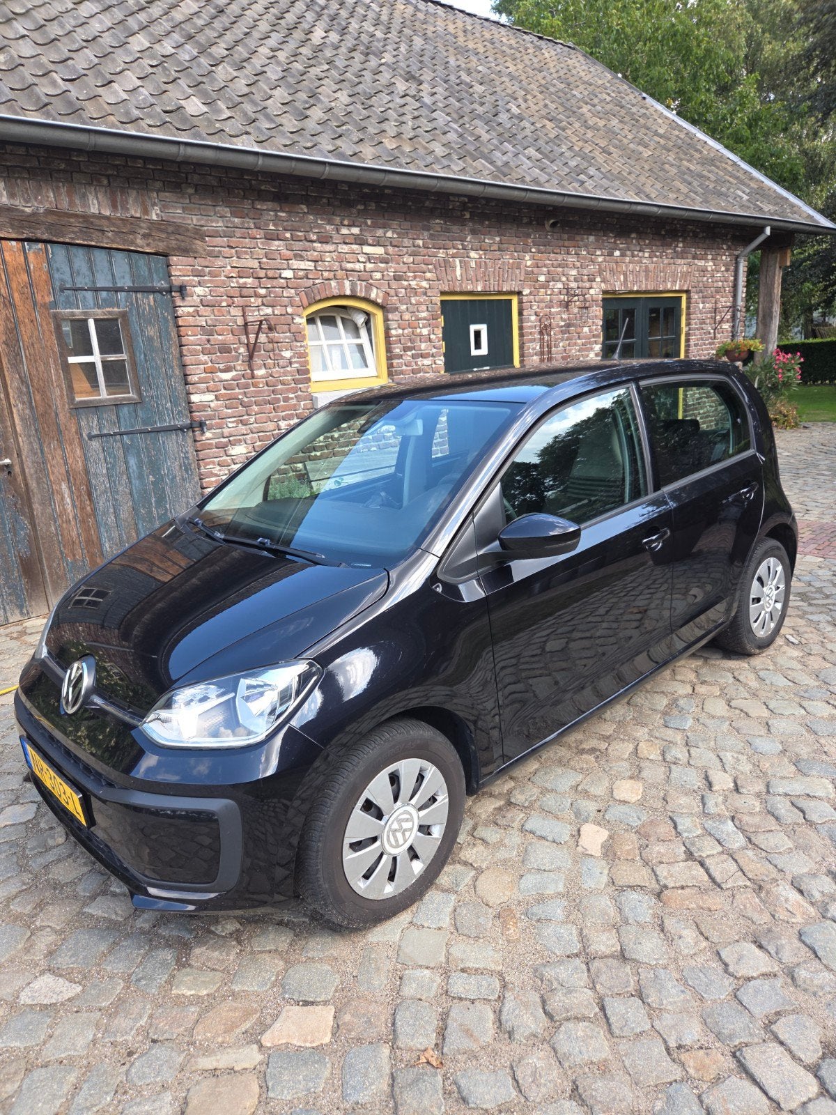Volkswagen up! 1.0 44KW 3-DRS 2017 Zwart, Auto's, Voorwielaandrijving, Stof, 4 stoelen, Zwart