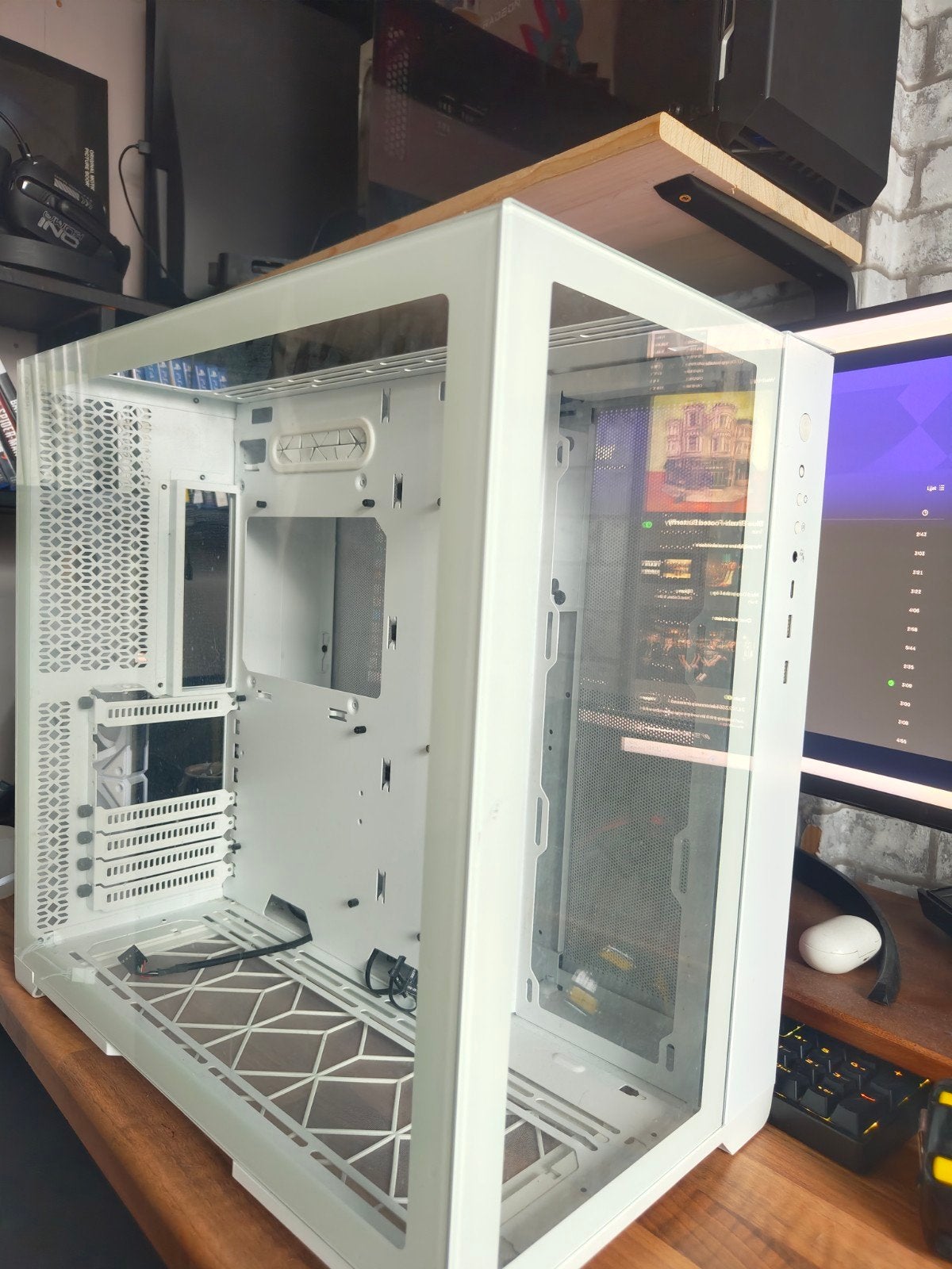 MetallicGear MG NEO Qube, witte pc kast met 6 fans erbij., Computers en Software, Ophalen, Gebruikt, Glas, Plaatstaal