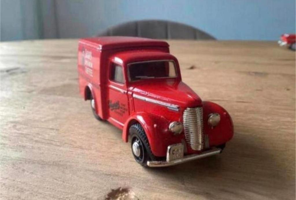 Matchbox Dinky Collection Commer 8 CWT Van 1948 (DY-8), Hobby en Vrije tijd, Modelauto's | 1:43, Ophalen of Verzenden, Zo goed als nieuw