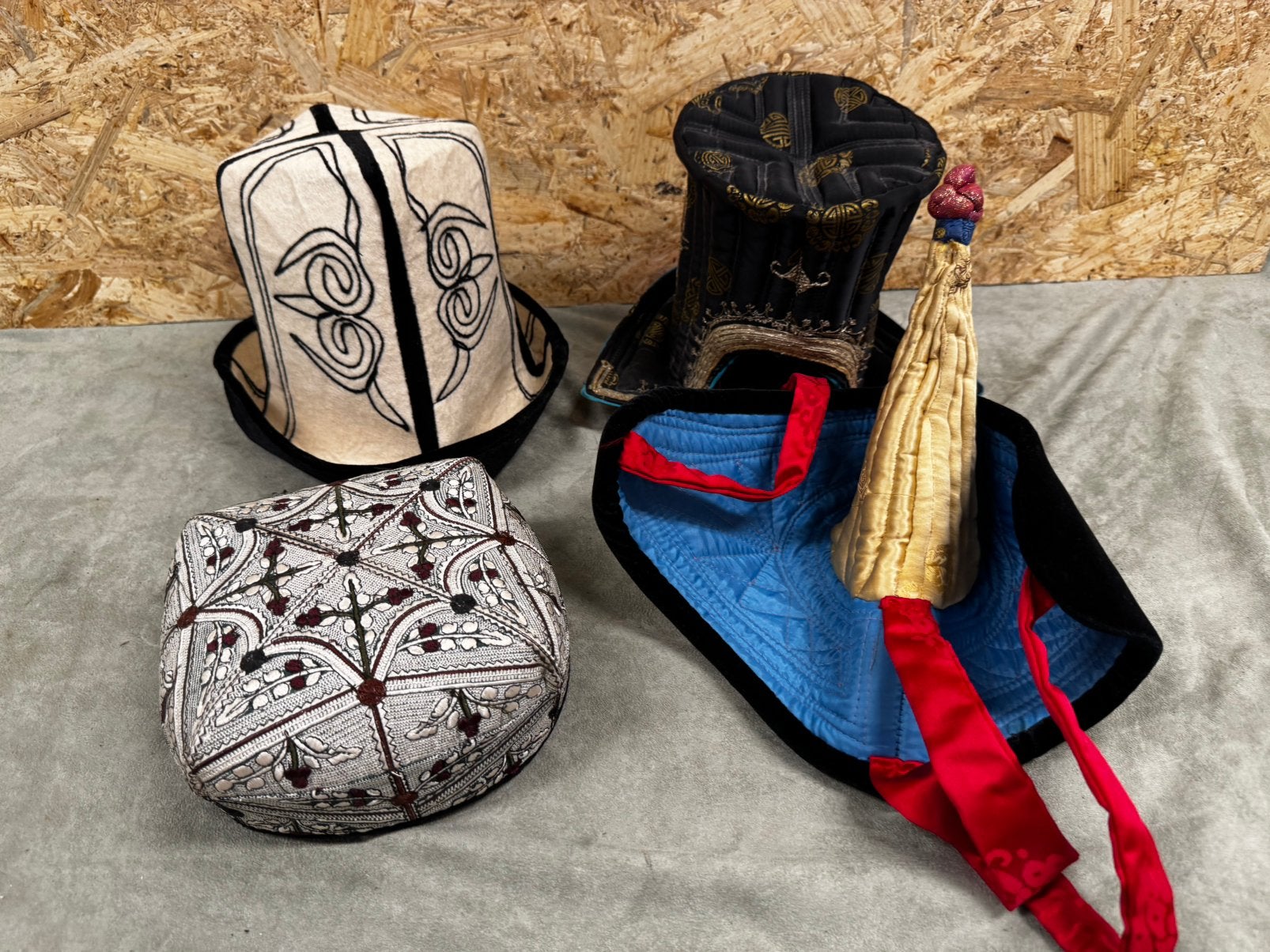 Set van 4 traditionele Centraal-Aziatische&Mongoolse hoeden, X, Gedragen, One size fits all, Ophalen of Verzenden
