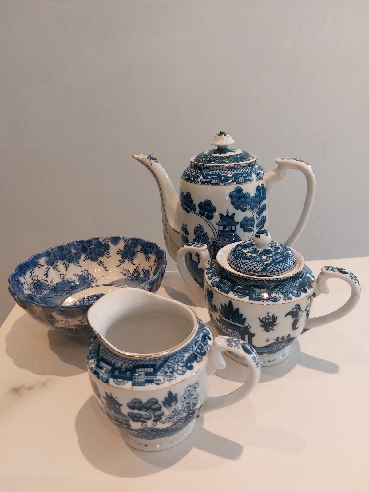 Vintage Willow Koffiekan, Melkkan, Suikerpot en Schaaltje., Antiek en Kunst, Ophalen of Verzenden