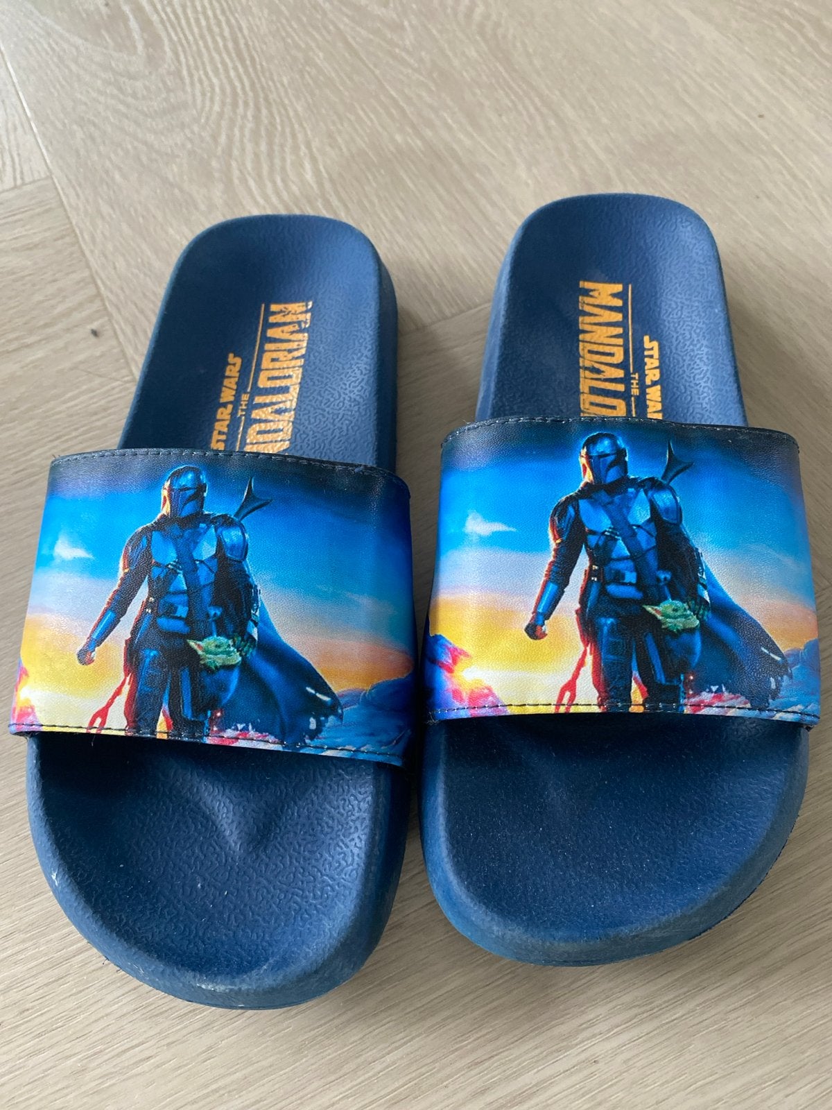 Gratis The Mandalorian slippers - Maat 38/39, Ophalen, Zo goed als nieuw, Blauw, Slippers