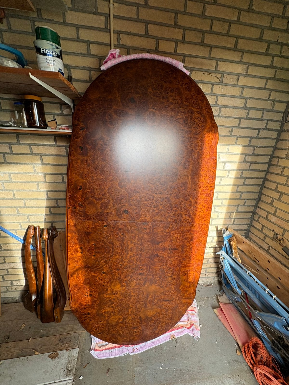 Tafel notenhout, Ophalen