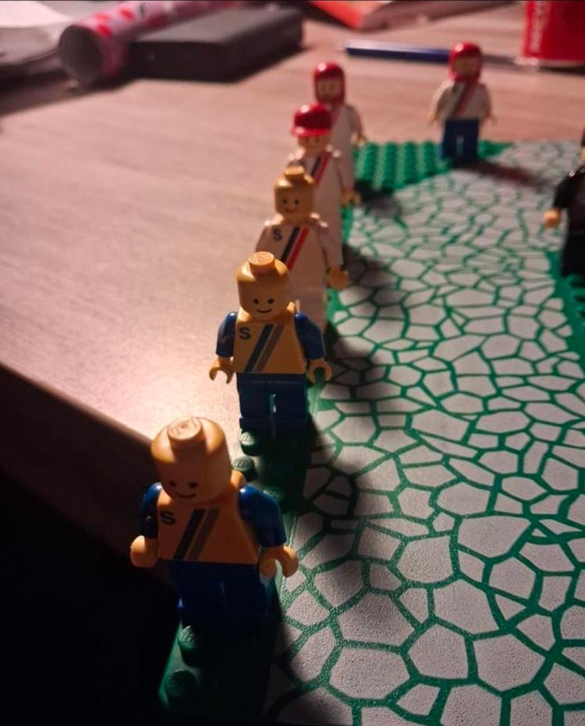 Heel veel old school minifigure, Eén persoon