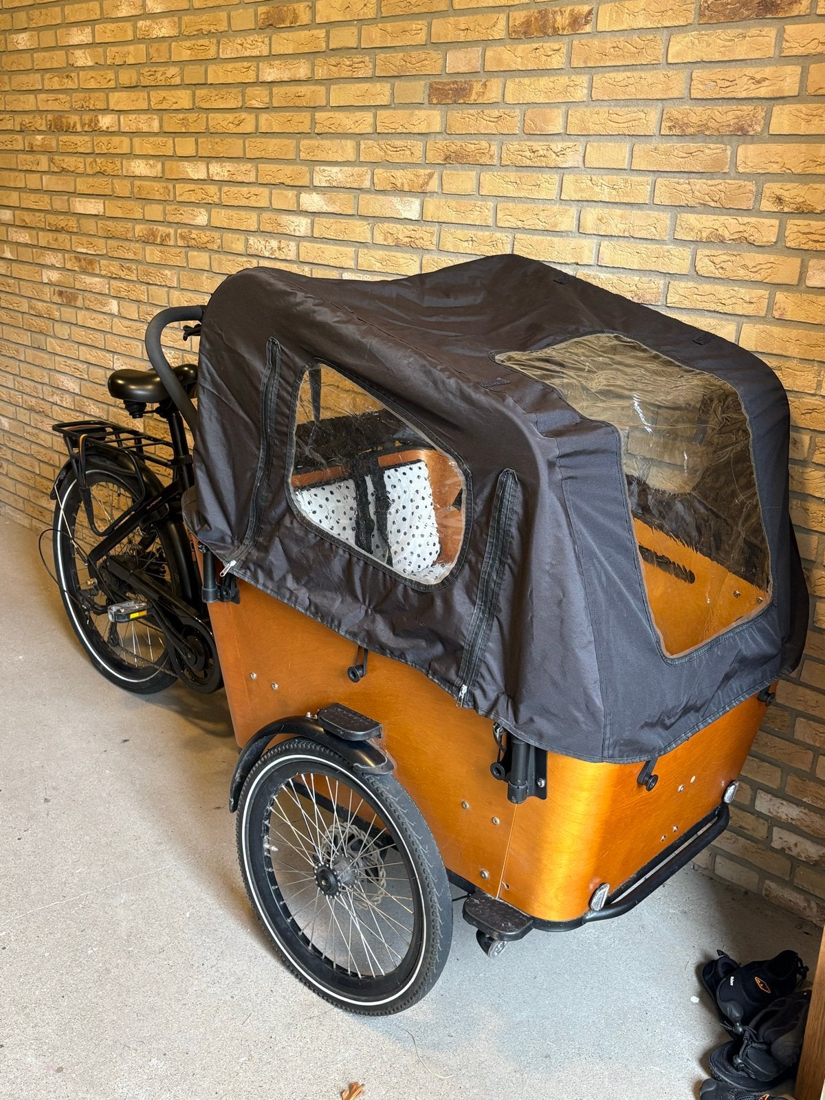 Vogue Superior 3 Bakfiets met Regenhoes en Oplader, 4 kinderen of meer, Elektrisch, Zo goed als nieuw, Schijfrem