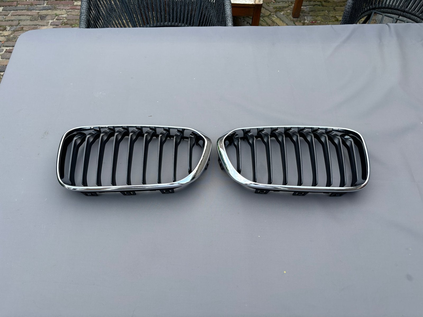 Grill BMW 1 Serie - Origineel en Ongebruikt, Voor, Nieuw, Ophalen of Verzenden, Bumper