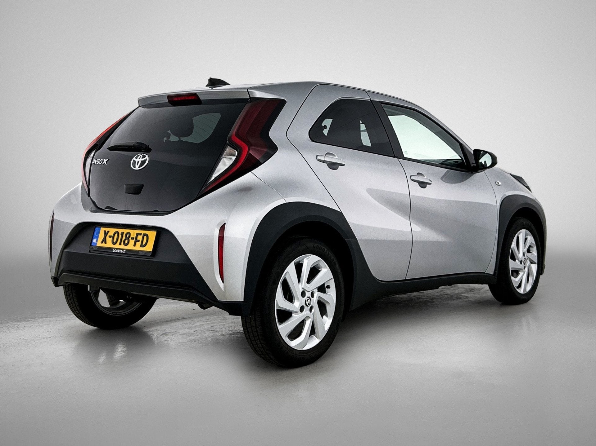 Toyota Aygo X 1.0 VVT-i MT first | Apple Carplay&Android Aut, Stof, Gebruikt, 920 kg, 4 stoelen