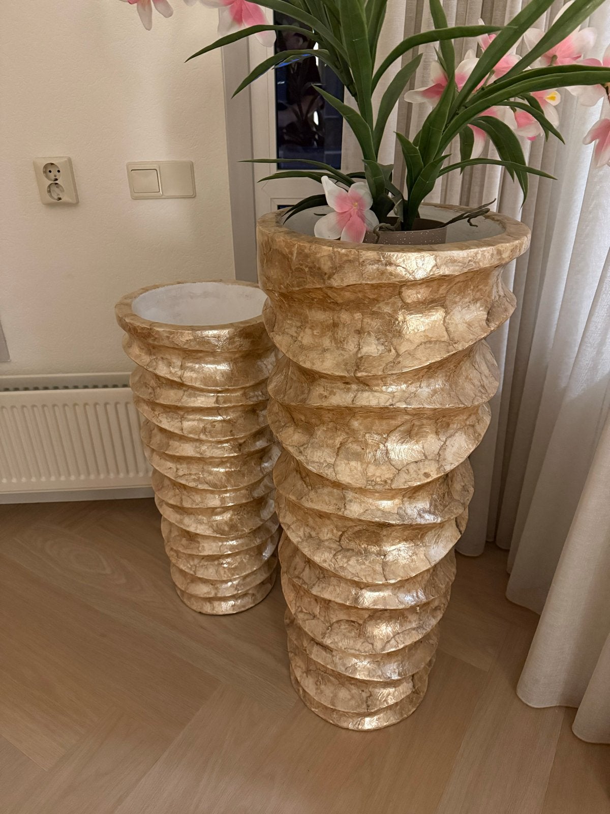 Set van 2 gouden vazen/plantenbakken met unieke textuur, Ophalen, Overige materialen, Met patroon/structuur, Zo goed als nieuw