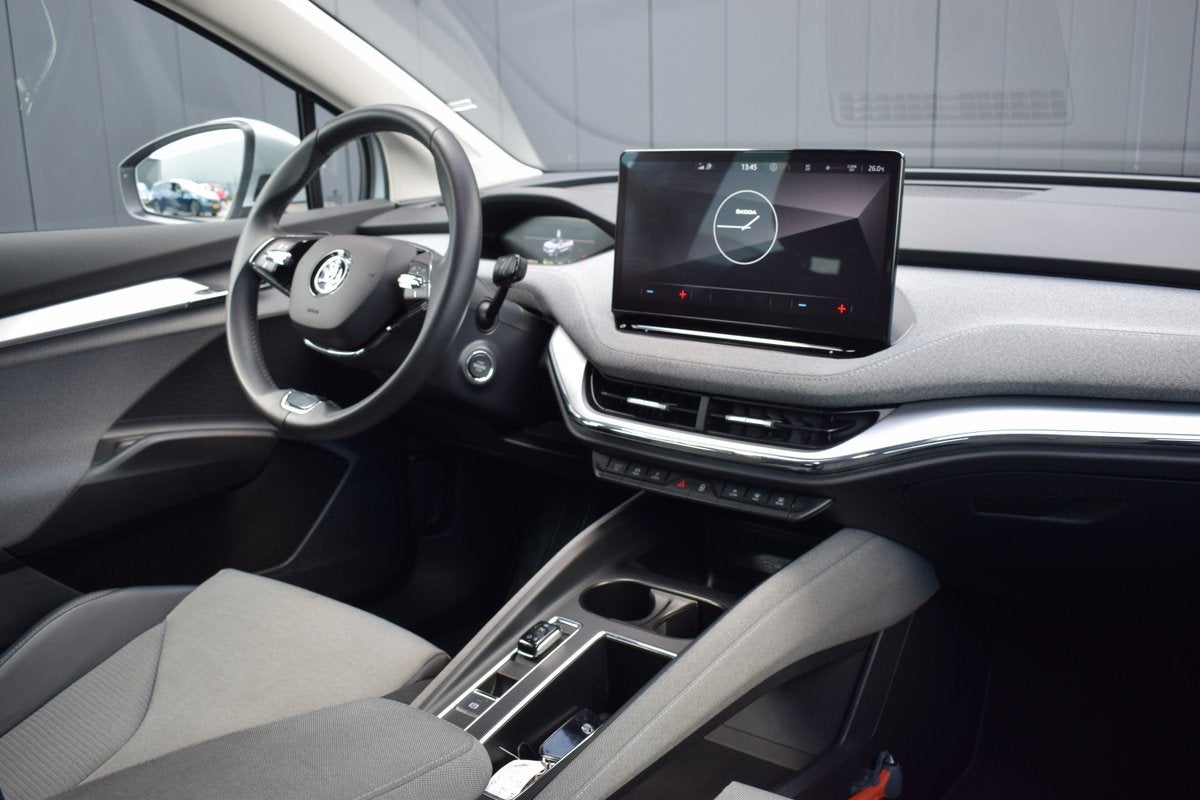 Skoda Enyaq iV 60 SOH 91% LED | Carplay | Virtual | Standkac, Achterwielaandrijving, Gebruikt, 179 pk, Leder en Stof