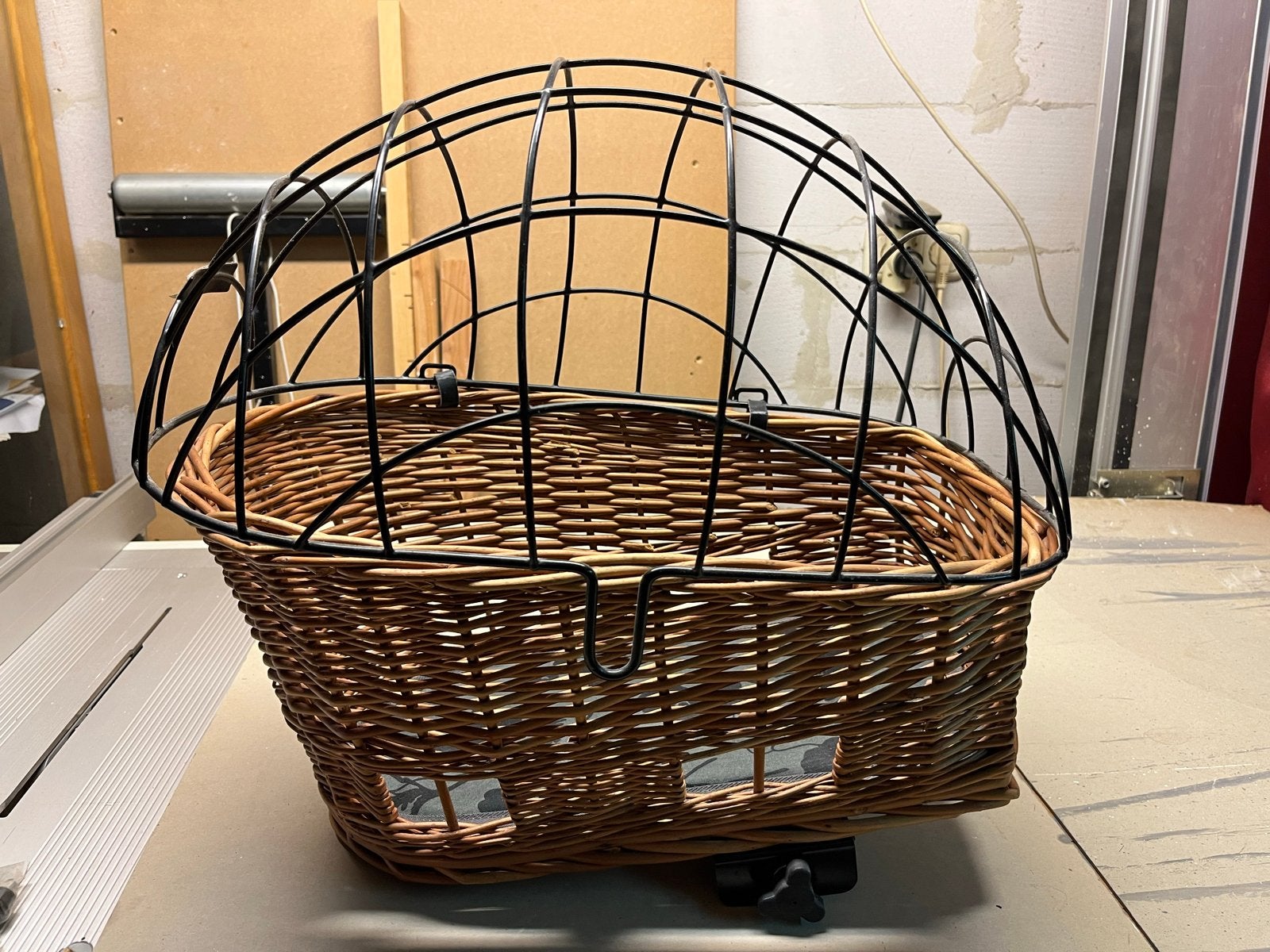 Basil fietsmand voor huisdieren LxBxH 48x30x44., Ophalen of Verzenden, Zo goed als nieuw