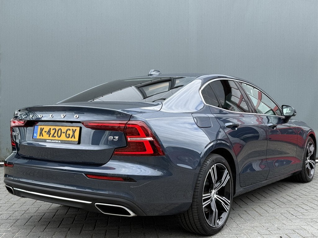 Volvo S60 BWJ 2021 2.0 B3 164 PK R-Design AUTOMAAT | FULL LE, Auto's, 4 cilinders, Blauw, S60, Hybride Elektrisch/Benzine
