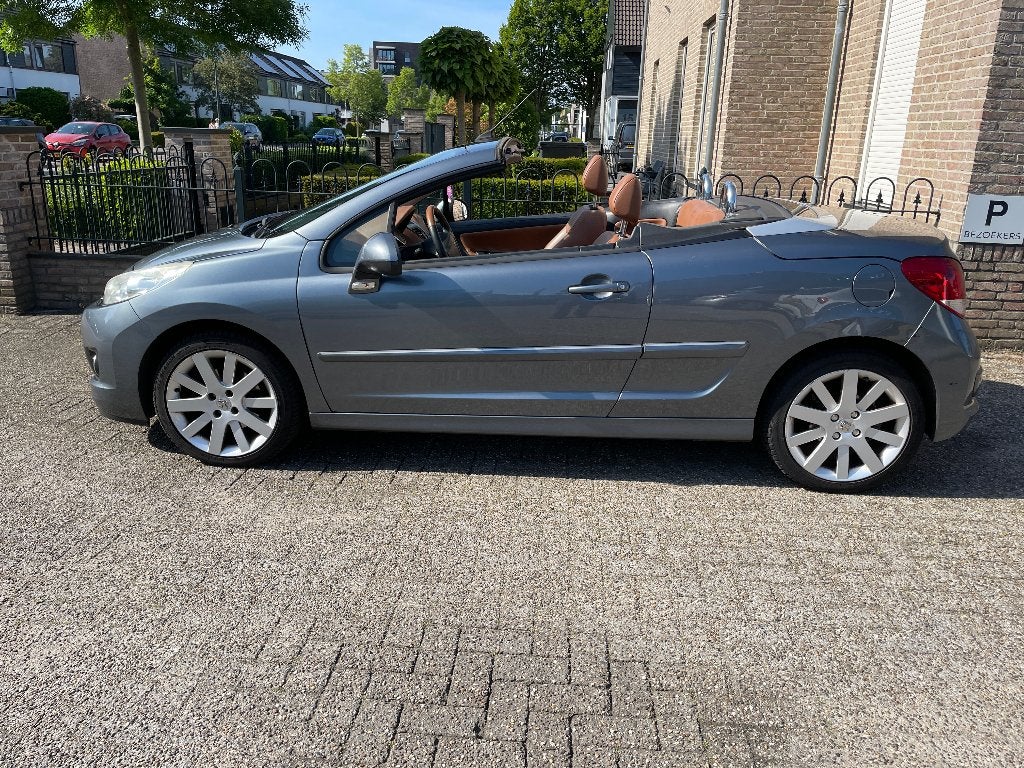 Peugeot 207 1.6 16V CC 110KW 2010 Grijs, Auto's, Beige, 4 cilinders, 4 stoelen, Handgeschakeld