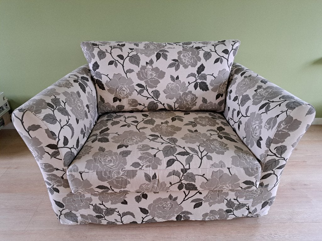 Comfortabele loveseat met bloemenprint, Huis en Inrichting, Ophalen, Gebruikt, Klassiek, Bloemig, Stof