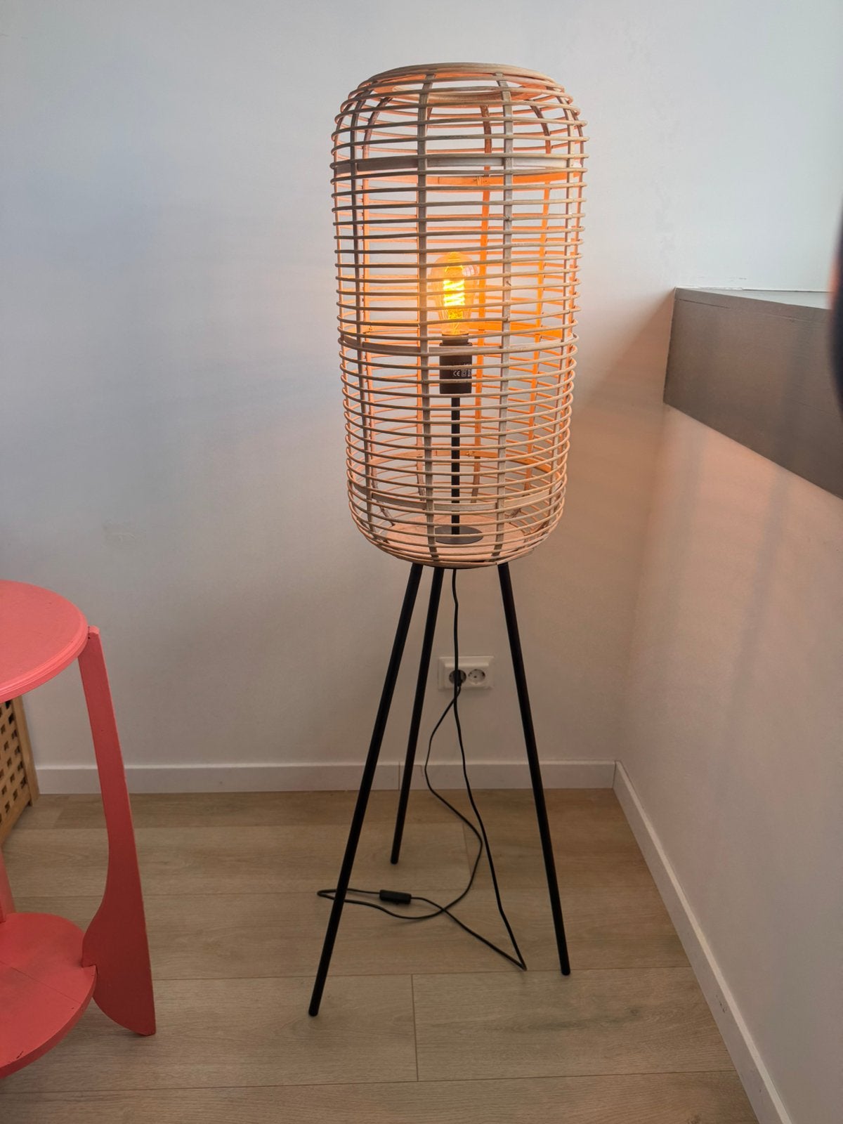 Rotan vloerlamp met zwarte standaard, Ophalen, Gebruikt, 100 tot 150 cm, Boho