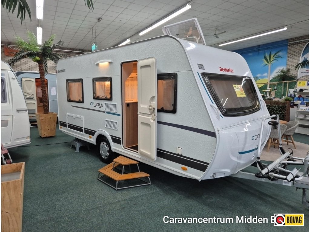 Dethleffs C'Joy 460 LE 2021 NIEUWSTAAT, Caravans en Kamperen, Caravans, Overige typen, Standaardzit, Bedrijf, 750 - 1000 kg