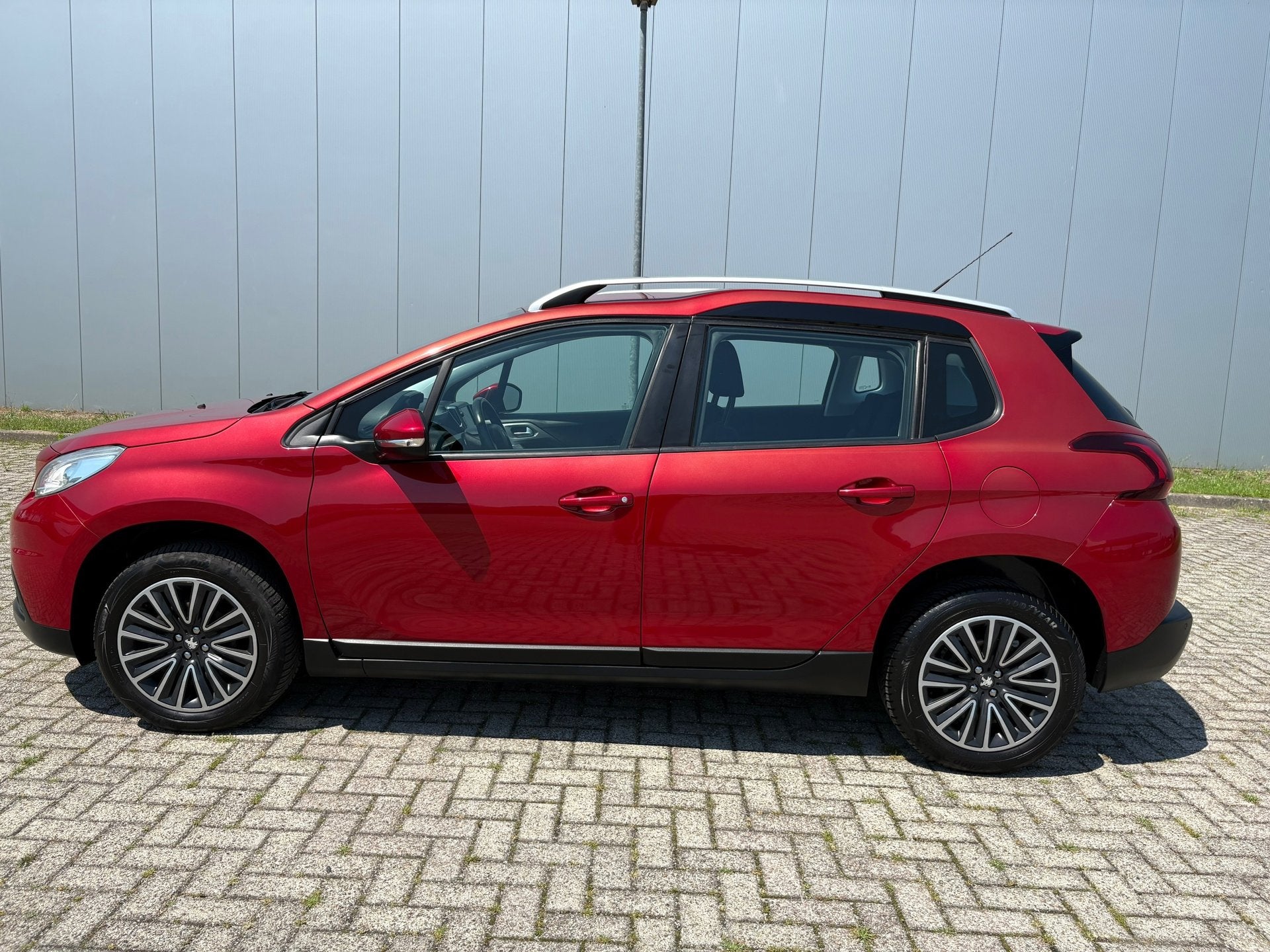 Peugeot 2008 1.2 PureTech Blue Lion , Airco, Navigatie, Euro 6, Origineel Nederlands, Bedrijf, Handgeschakeld