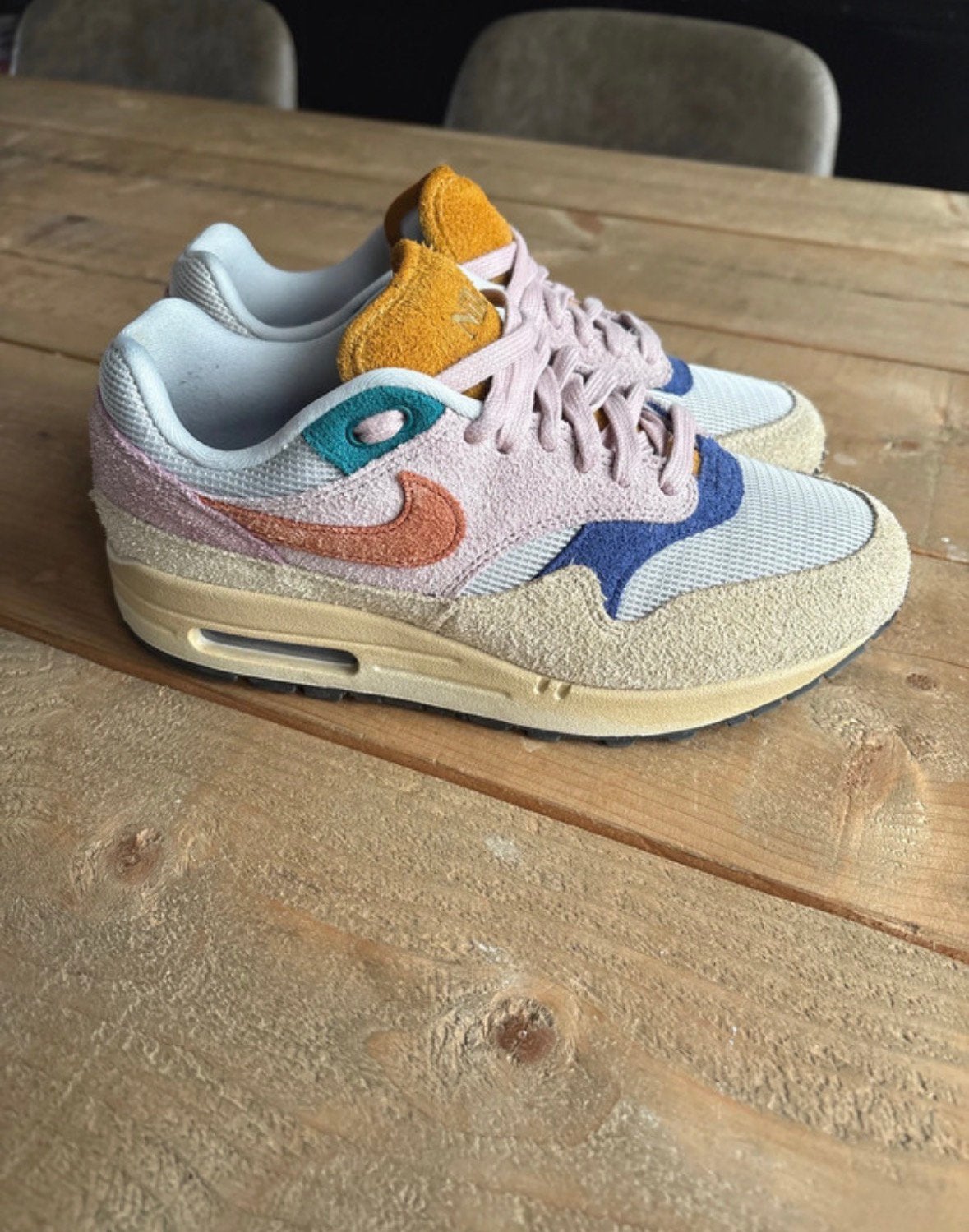 Nike Air Max 1 '87 Premium 'Tan Lines' maat 39, Kleding | Dames, Overige kleuren, Ophalen of Verzenden, Sneakers of Gympen, Zo goed als nieuw