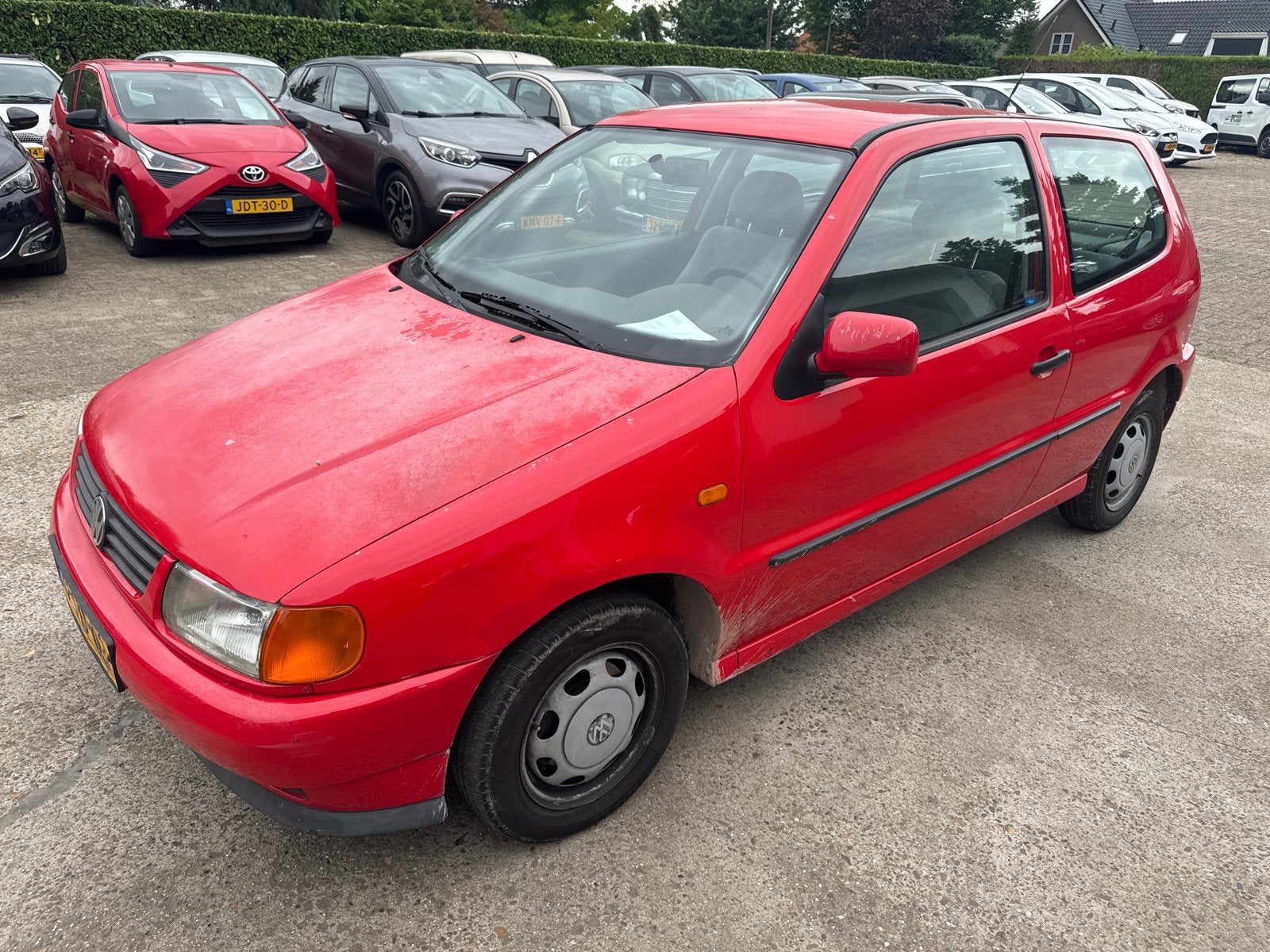 Volkswagen Polo 1.0 37KW 1999 Rood, Auto's, Voorwielaandrijving, 450 kg, 31 €/maand, 4 cilinders