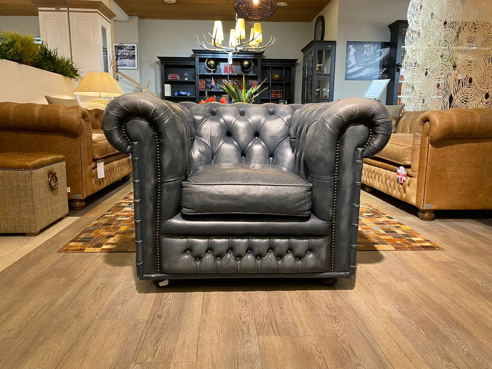 GAVE ENGELSE VINTAGE CHESTERFIELD CLUB FAUTEUIL blauw, Huis en Inrichting, Fauteuils, Ophalen of Verzenden, Zo goed als nieuw