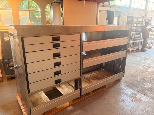 ALUCA (2606) L251 B42 H135 €1199, Ophalen, Zo goed als nieuw, Info@laaiin.nl, Laaiin