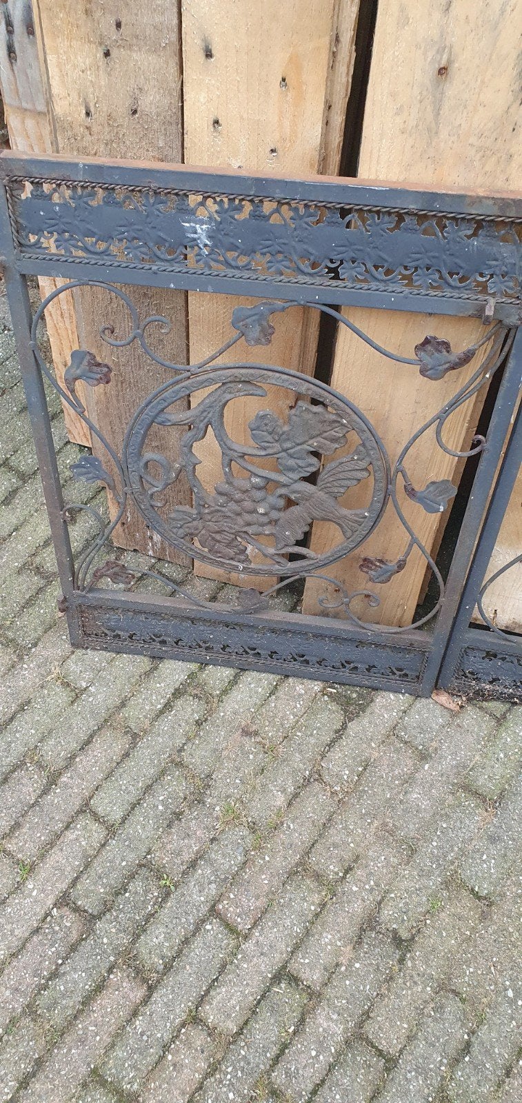 leuke metalen deurtjes met giet ijzer druiven takken en voge, Ophalen of Verzenden