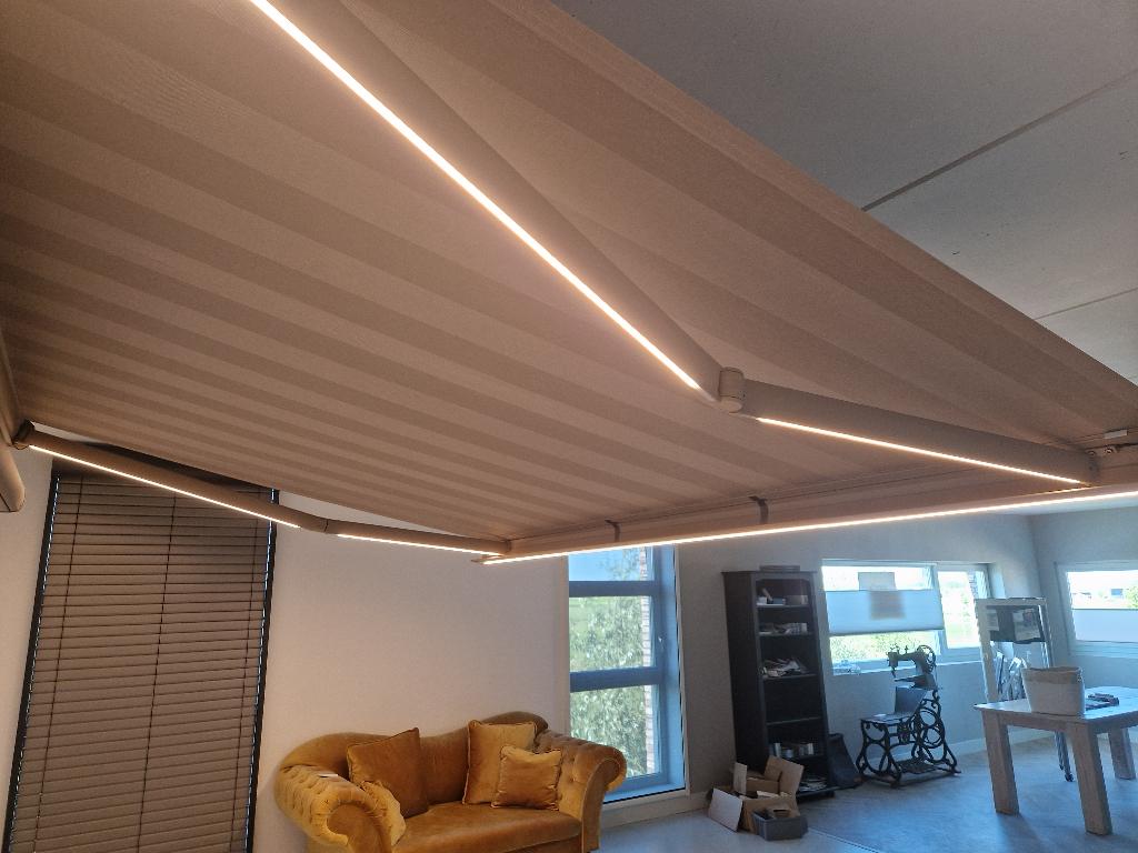 knikarmscherm, Ophalen, Elektrisch, Zo goed als nieuw, 150 tot 300 cm