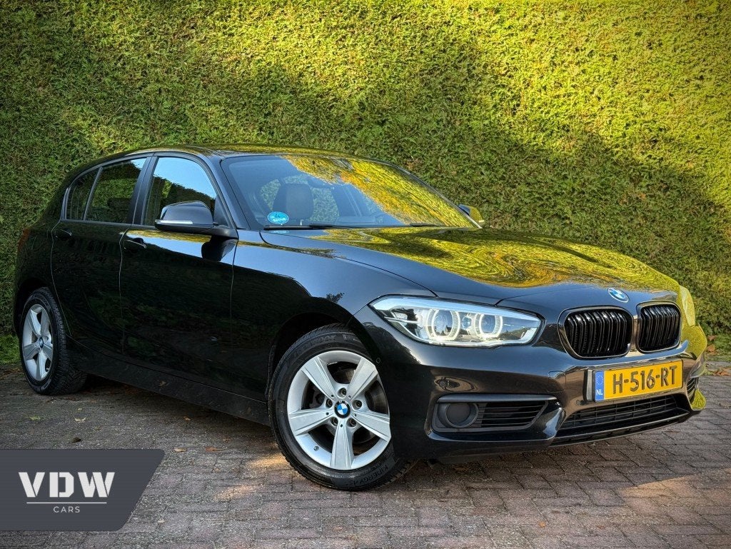 Bmw 1-SERIE 118i High Executive Automaat / Leer / CarPlay /, Gebruikt, Verwarmde buitenspiegels, Zwart, Leder
