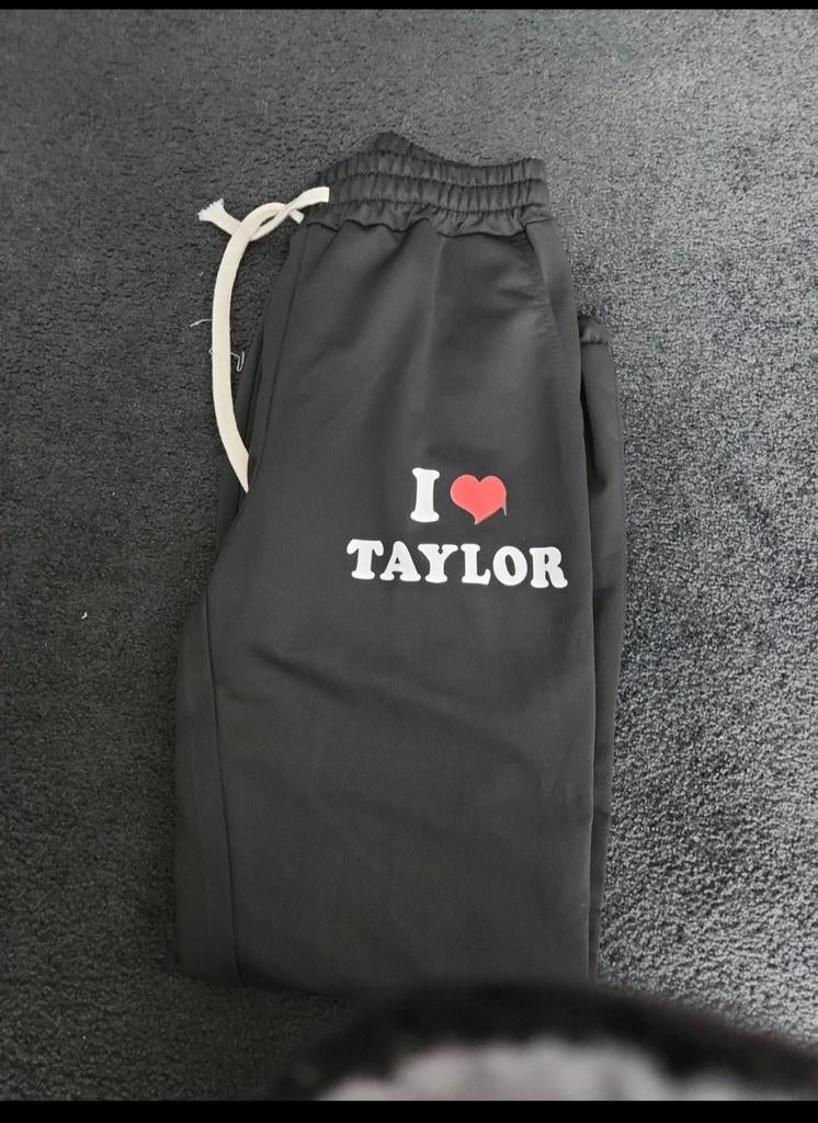 Taylor Swift Joggingsbroek - Maat S - Nieuw, Zwart, Nieuw, Ophalen of Verzenden, Taylor Swift
