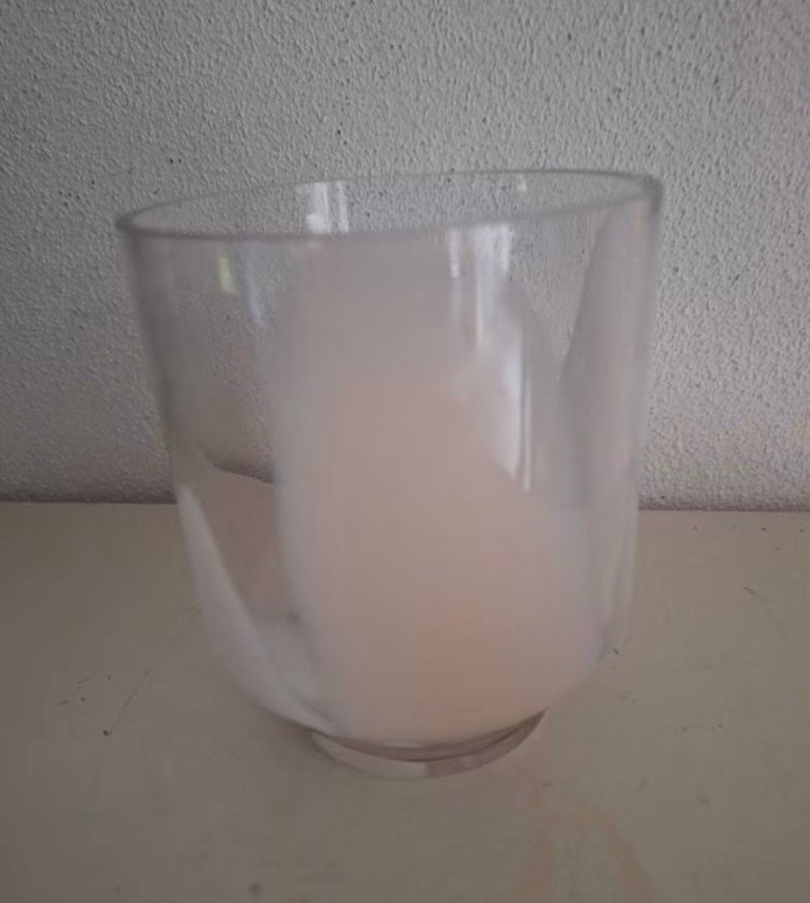 Glazen vaas met wit patroon - 13 cm hoog, Met patroon/structuur, Transparant, Ophalen of Verzenden, Glas