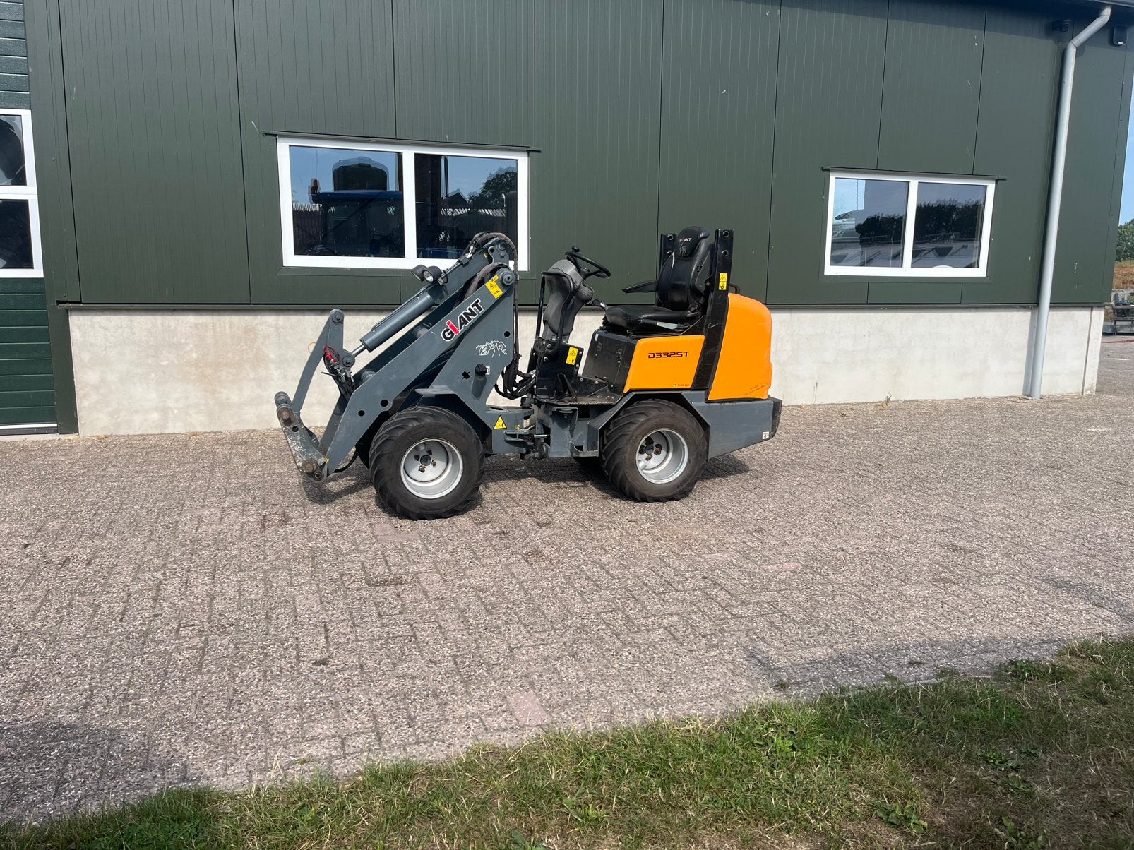 Giant shovel minishovel, Ophalen, Wiellader of Shovel