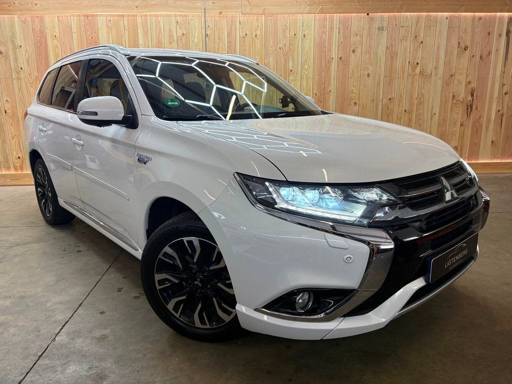 Mitsubishi Outlander 2.0 PHEV instyle 4x4 LEER/AUTOMAAT/NAP, 1998 cc, 4 cilinders, 1820 kg, Wit