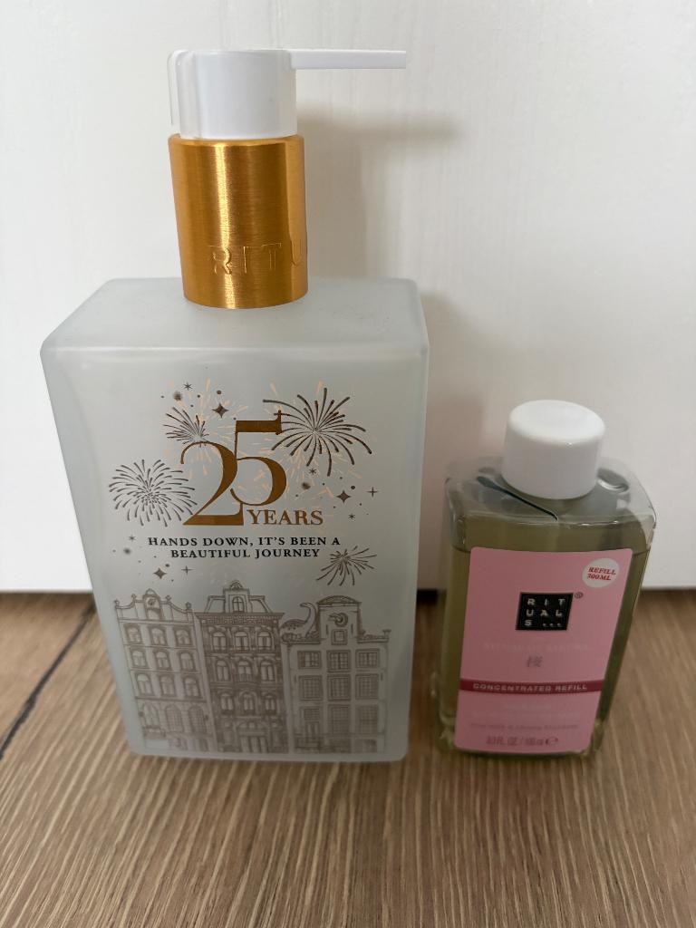 Rituals zeepdispenser handzeep 25 jaar en refill Sakura, Ophalen of Verzenden, Nieuw, Overige typen