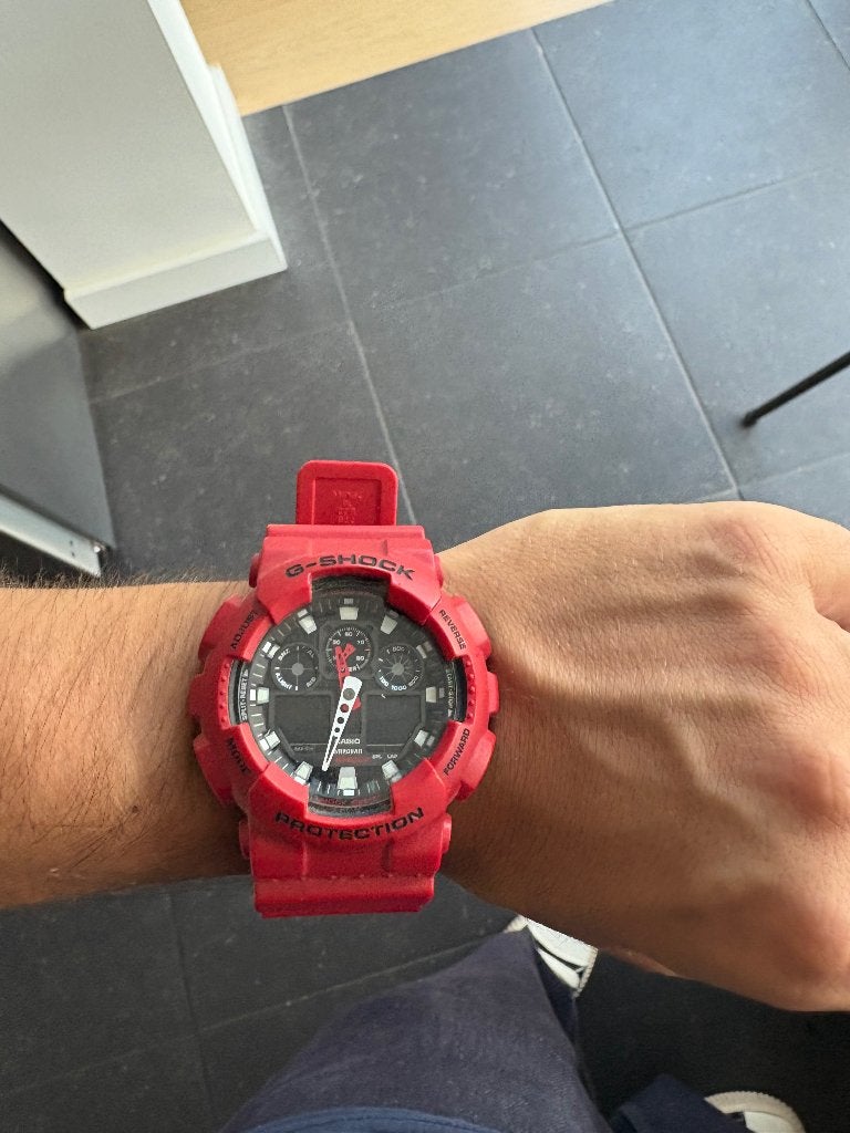 Casio G-Shock GA-100B Rood/Zwart – Uitstekende Staat, Sieraden, Tassen en Uiterlijk, Casio, Kunststof, Polshorloge, Kunststof