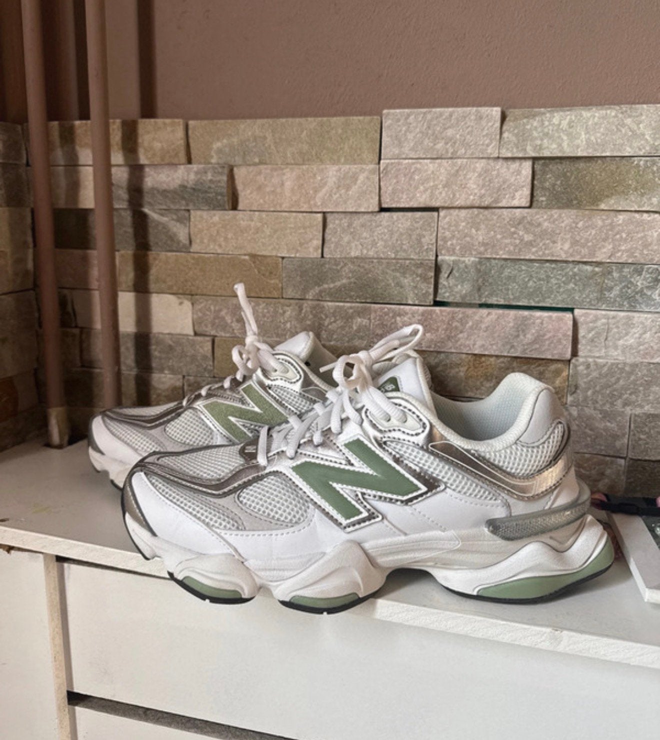 New Balance 9060 maat 42, Ophalen of Verzenden, Zo goed als nieuw, Sneakers of Gympen