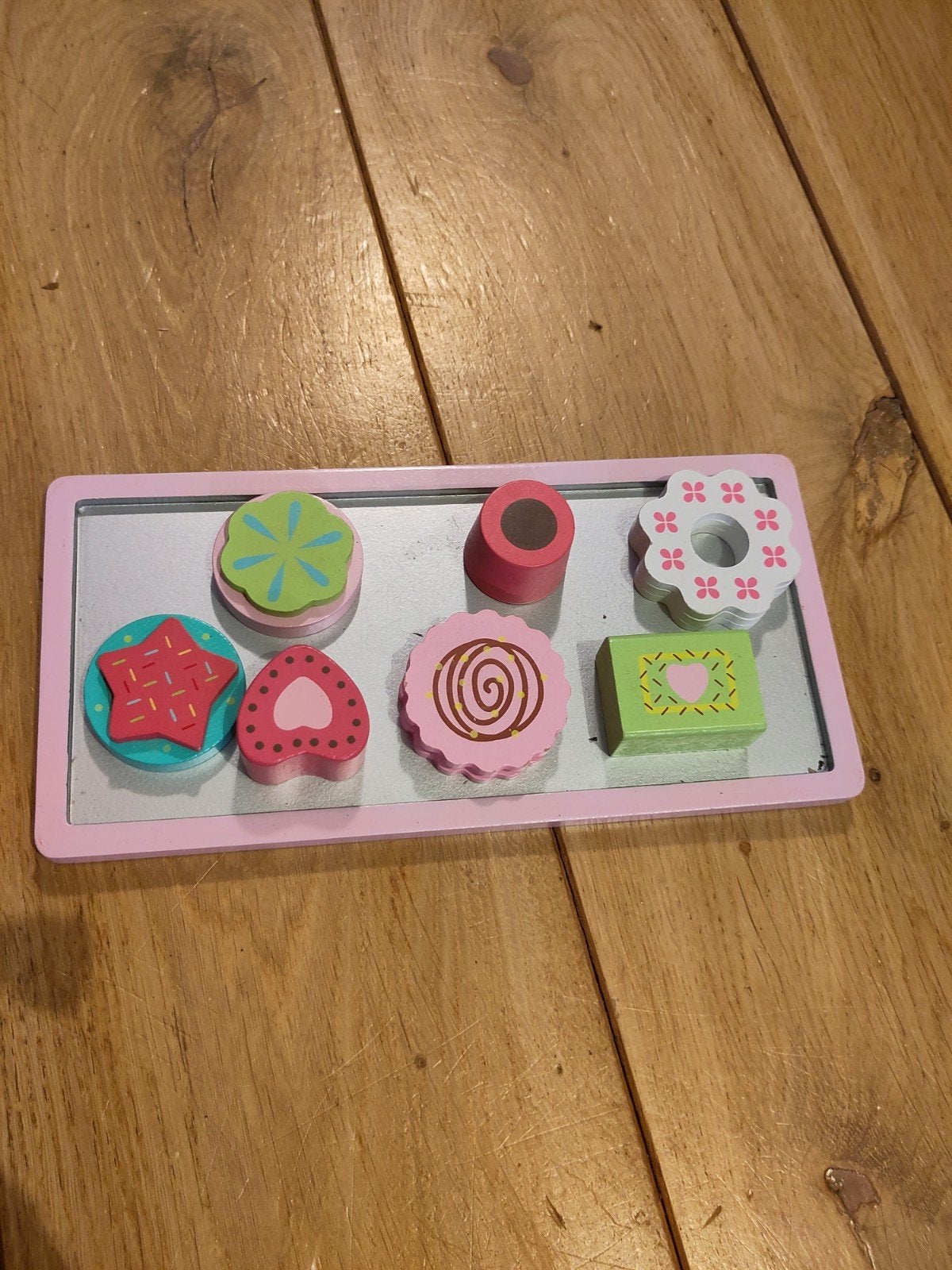 Houten Gebakjes Speelgoed Set op Dienblad, Kinderen en Baby's, Speelgoed | Houten speelgoed, Ophalen, Gebruikt, Overige typen